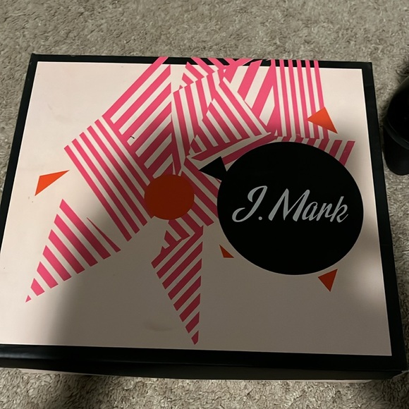 Nice heeled black ankle boots with buckles on side - Picture 7 of 7